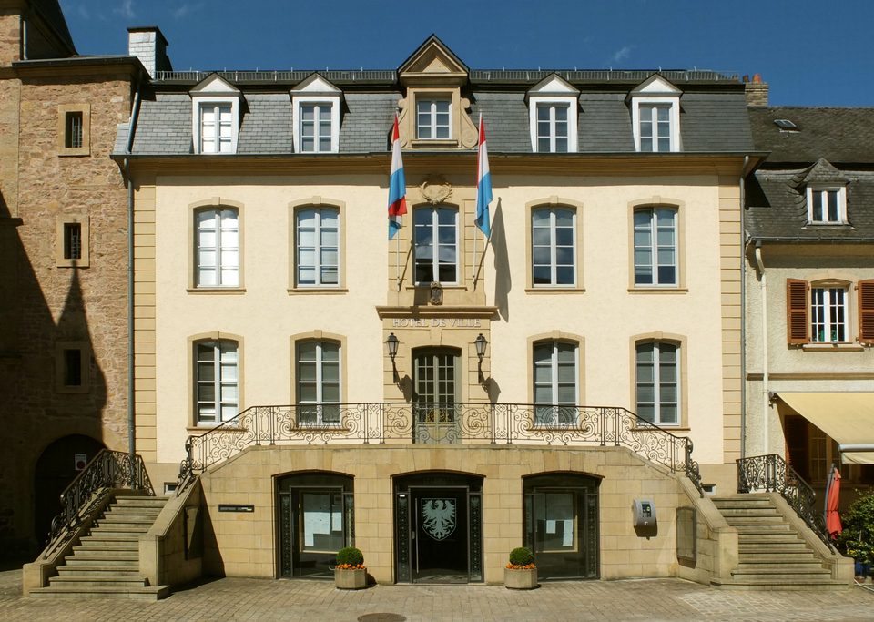 Echternach Rathaus und Marktplatz