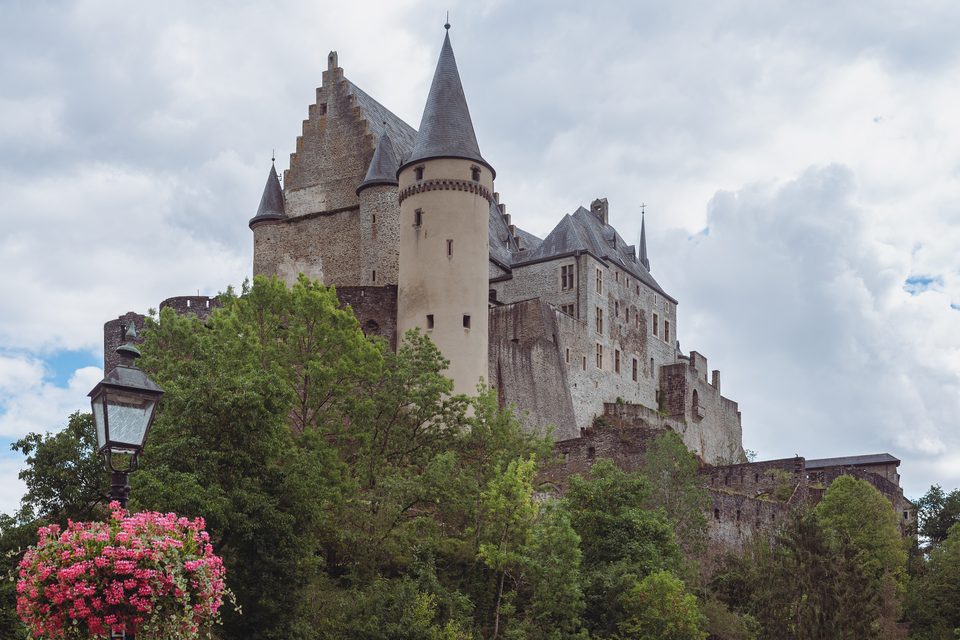 Burg Vianden über dem Ourtal